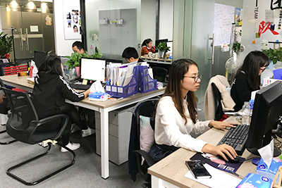 辉耀彩办工环境